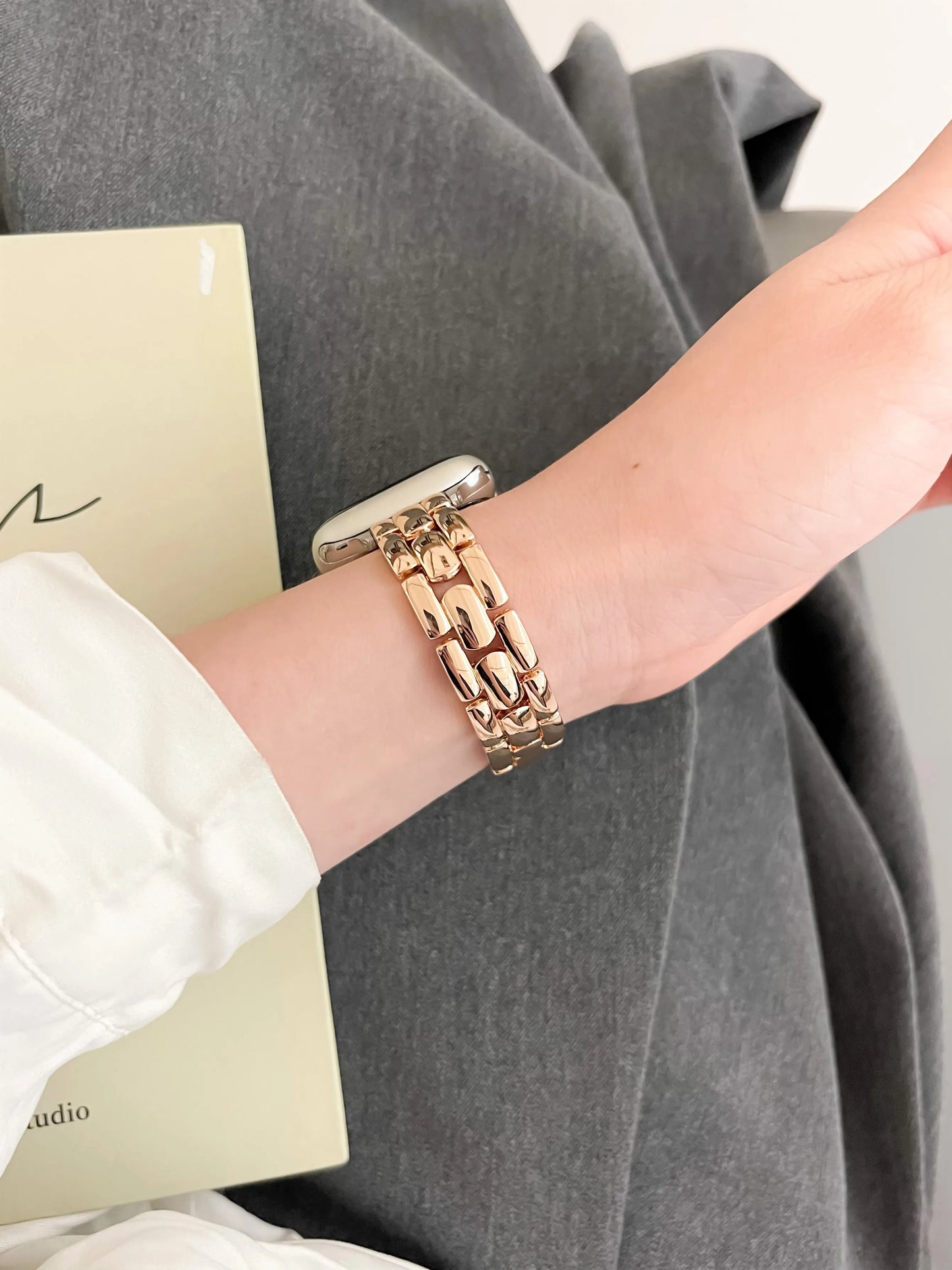 Slim Metal Wrist Bracelet for Apple Watch Band 40mm 38 41 44 45 49 42mm Fashion Rose Gold Strap for iWatch Series 9 8 7 6 5 4 SE