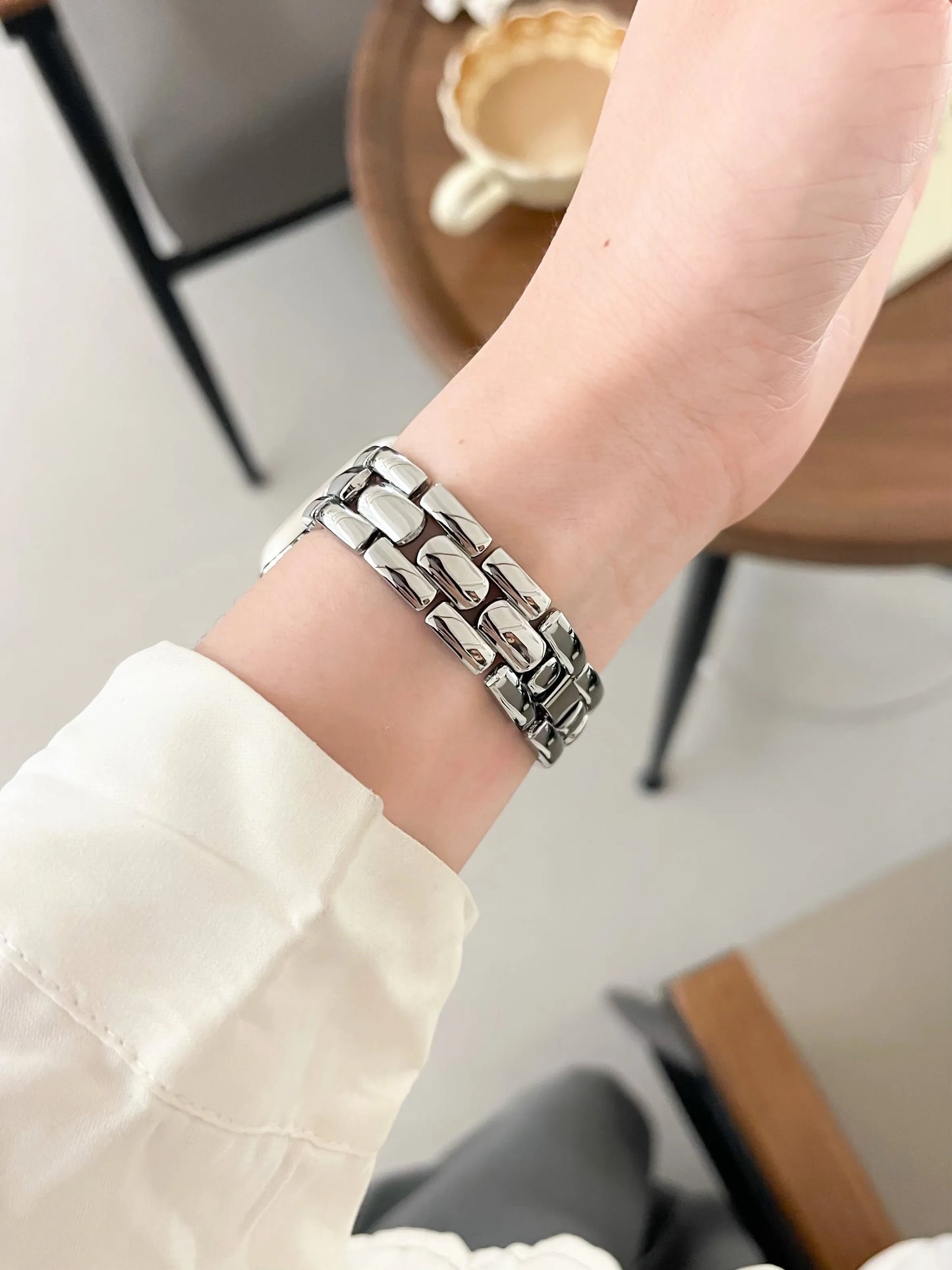 Slim Metal Wrist Bracelet for Apple Watch Band 40mm 38 41 44 45 49 42mm Fashion Rose Gold Strap for iWatch Series 9 8 7 6 5 4 SE